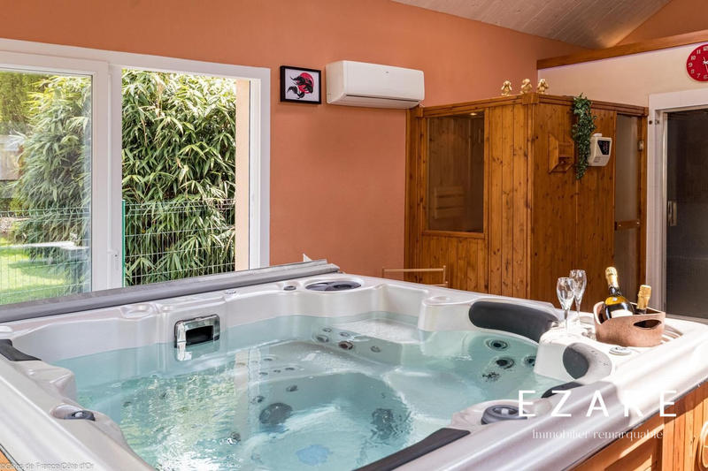 Maison - 379 m² - 13 pièces