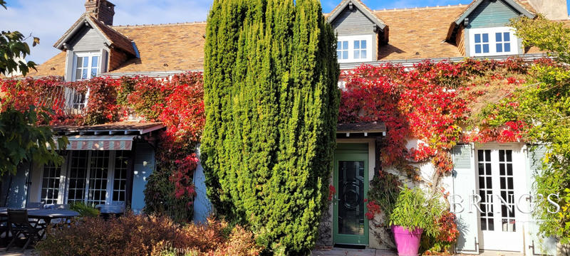 Maison - 250 m² - 9 pièces