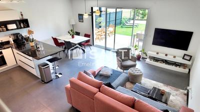 Maison - 122 m² - 5 pièces