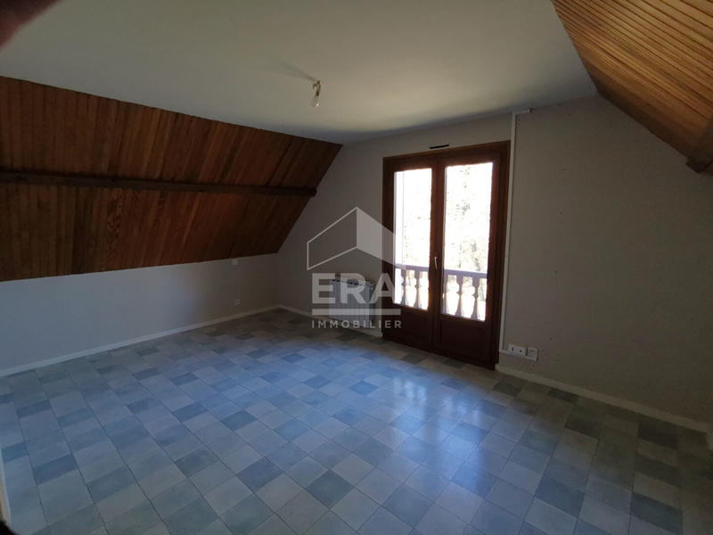 Maison - 225 m² - 10 pièces