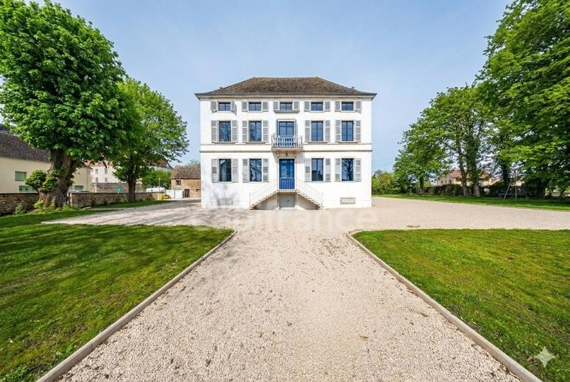 Propriété - 362 m² - 10 pièces