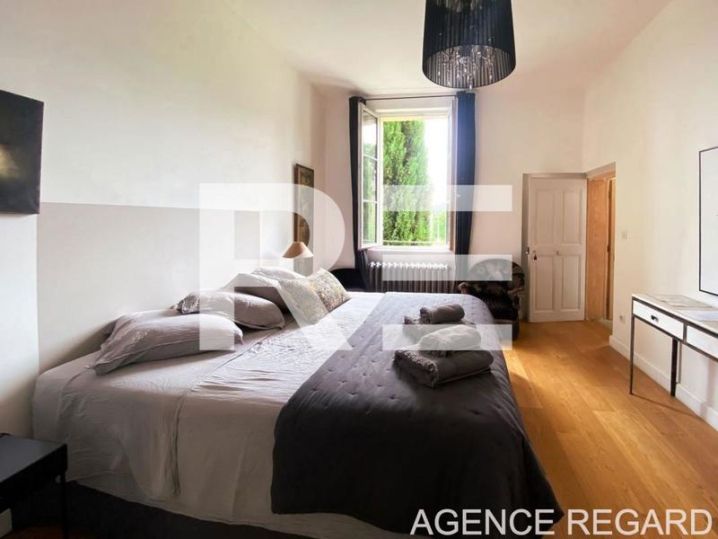 Maison de maîtres - 360 m² - 13 pièces