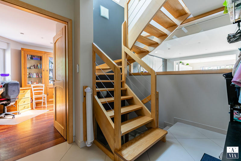 Maison - 235 m² - 8 pièces