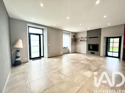 Maison - 225 m² - 10 pièces