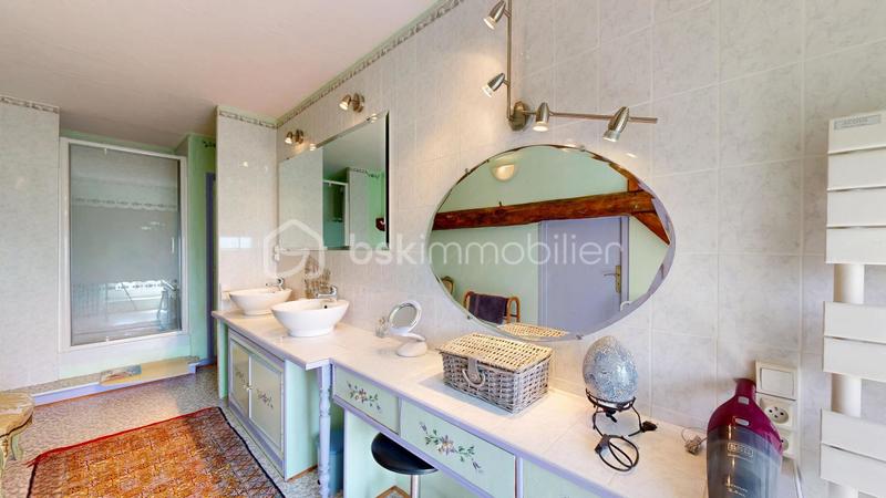 Maison - 241 m² - 8 pièces