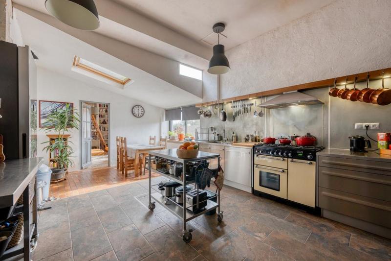 Propriété - 295 m² - 10 pièces