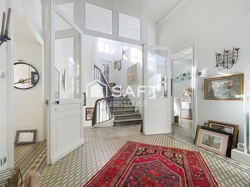 Hôtel particulier - 605 m² - 20 pièces