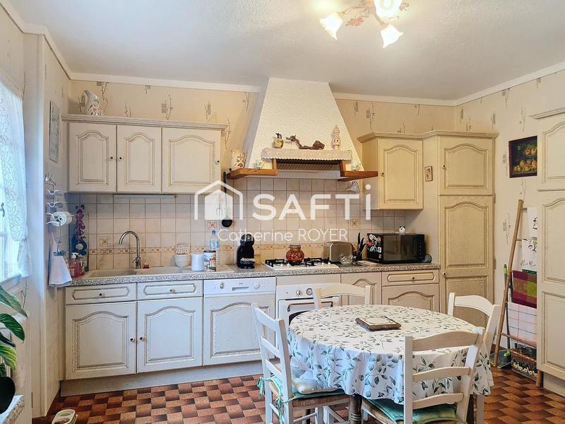 Maison - 202 m² - 8 pièces