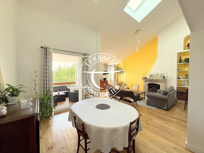 Duplex - 199 m² - 9 pièces