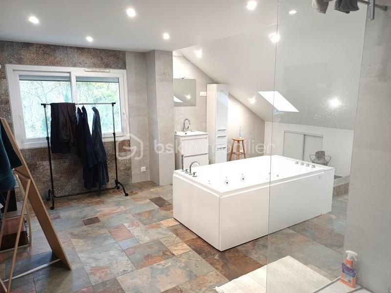 Maison - 243 m² - 8 pièces