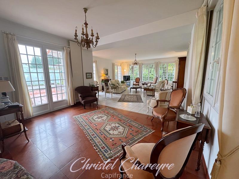 Maison - 196 m² - 8 pièces