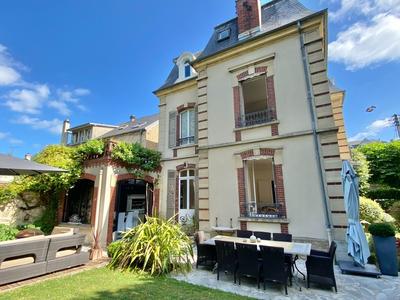 Maison bourgeoise - 235 m² - 8 pièces