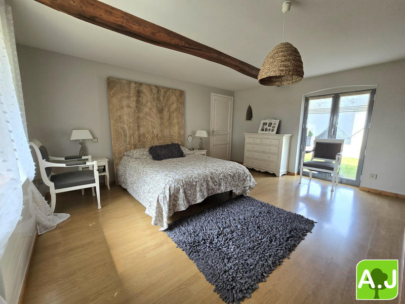 Maison - 180 m² - 8 pièces