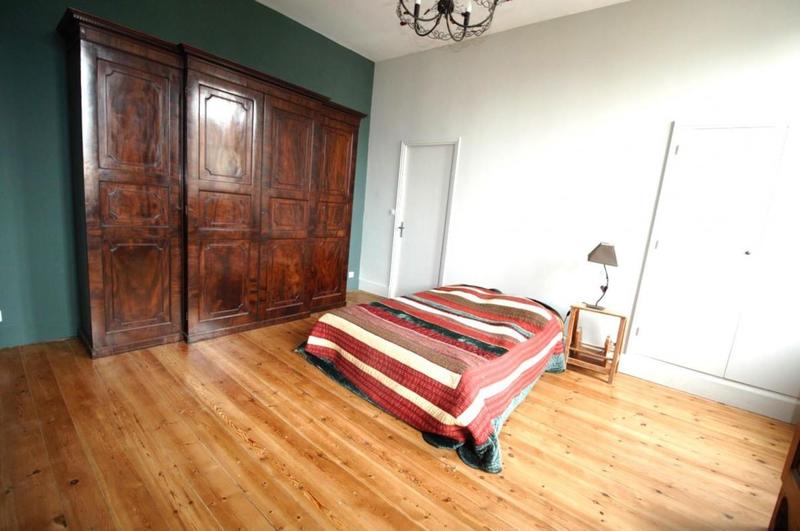 Demeure - 300 m² - 9 pièces