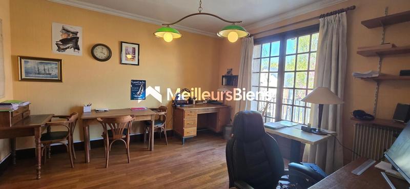 Propriété - 250 m² - 6 pièces