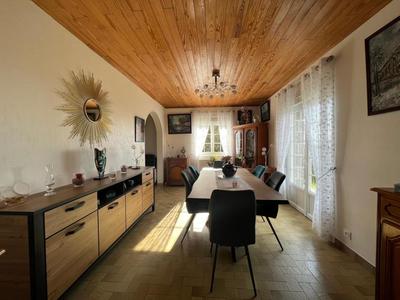 Maison - 111 m² - 9 pièces