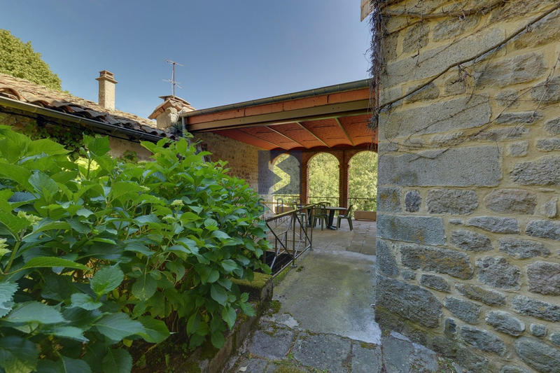 Maison - 369 m² - 12 pièces