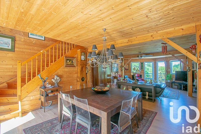 Maison - 233 m² - 10 pièces