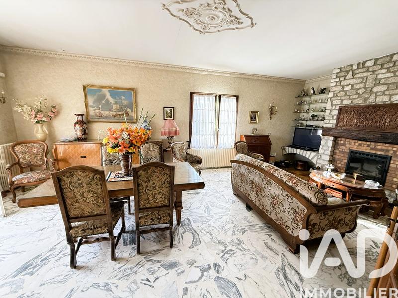 Maison - 240 m² - 10 pièces