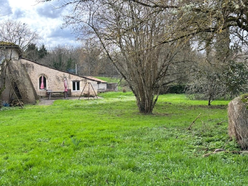 Maison - 300 m² - 14 pièces