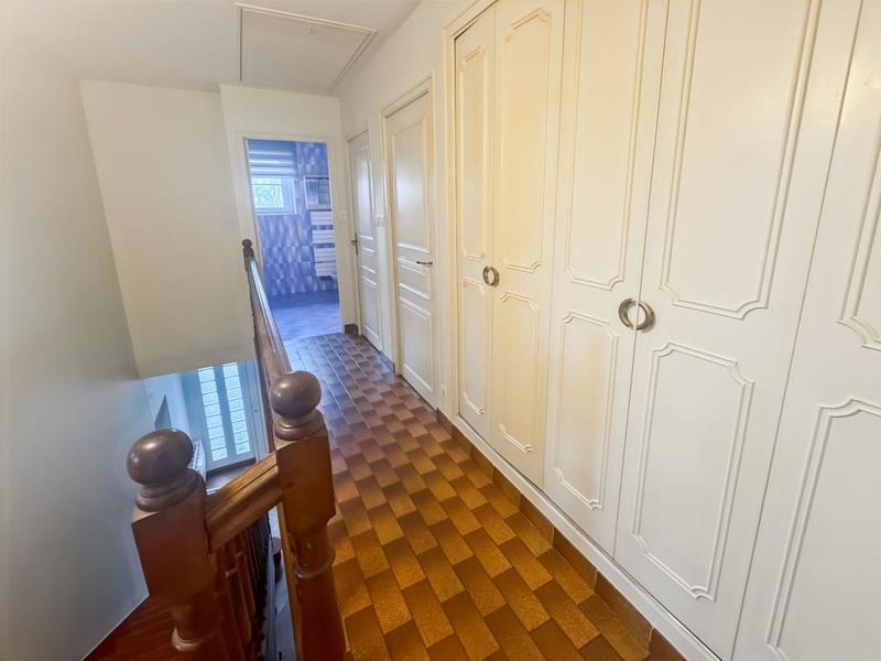 Propriété - 225 m² - 8 pièces