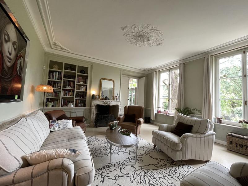 Maison - 279 m² - 10 pièces