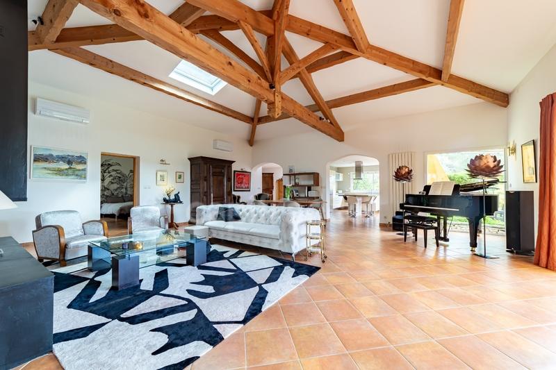 Maison - 300 m² - 9 pièces