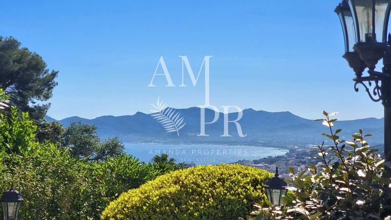 Maison - 273 m² - 7 pièces