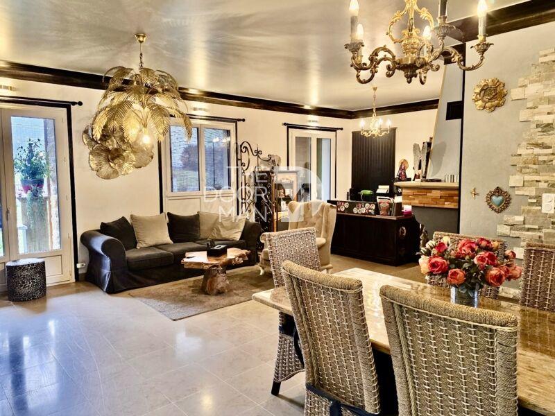 Propriété - 236 m² - 7 pièces