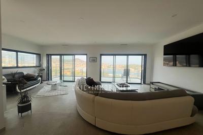 Propriété - 213 m² - 4 pièces