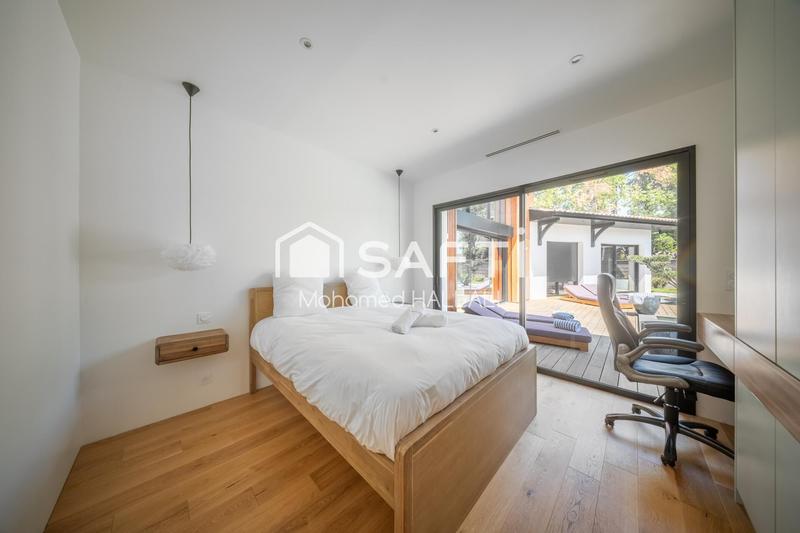 Maison - 240 m² - 6 pièces