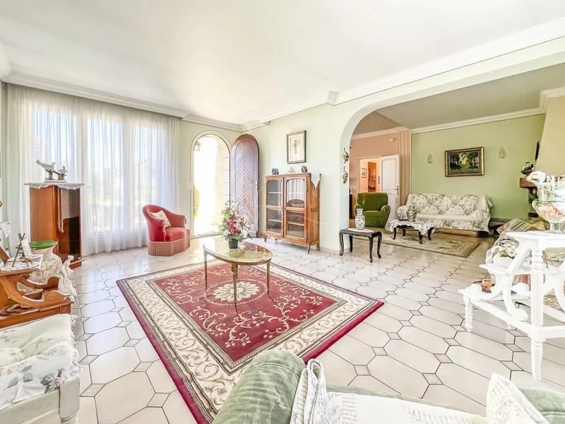 Maison - 166 m² - 7 pièces