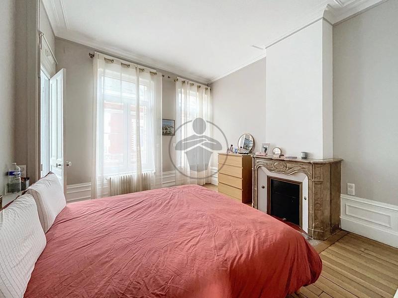 Maison - 202 m² - 7 pièces