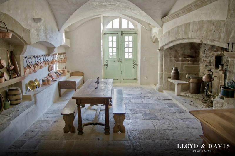 Château - 6 000 m² - 30 pièces