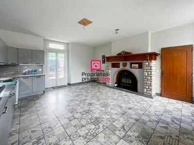 Maison - 266 m² - 8 pièces