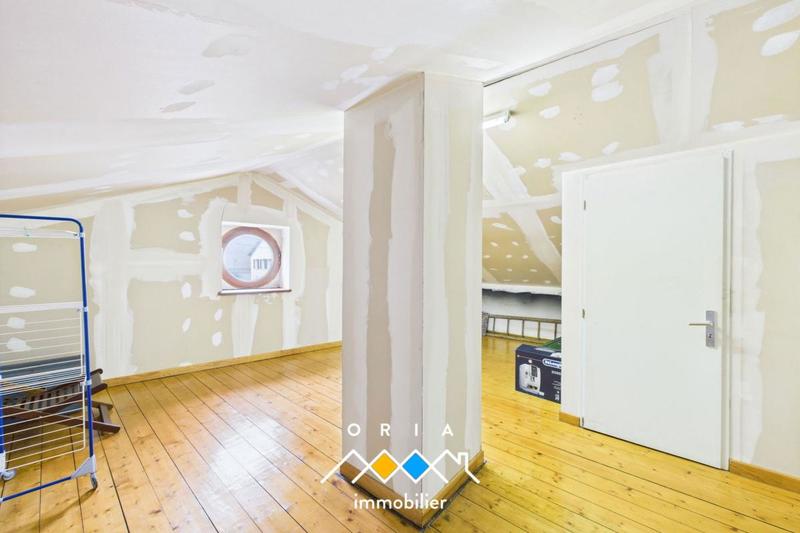 Maison - 235 m² - 10 pièces