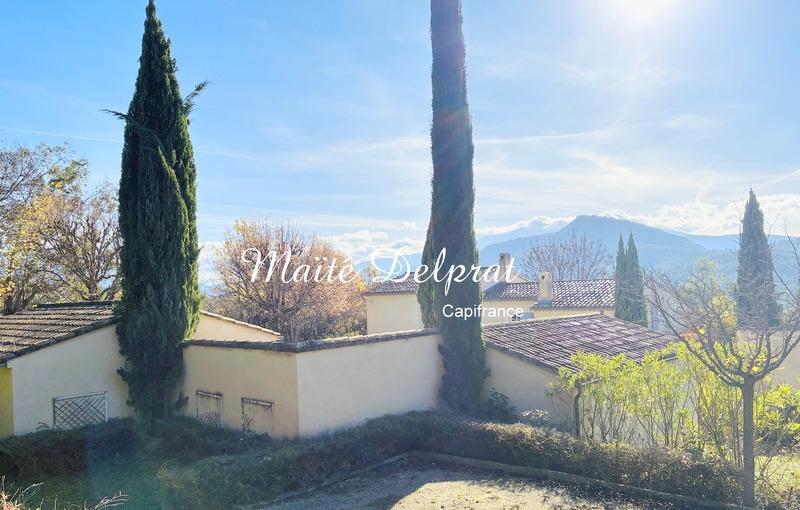 Propriété - 220 m² - 7 pièces