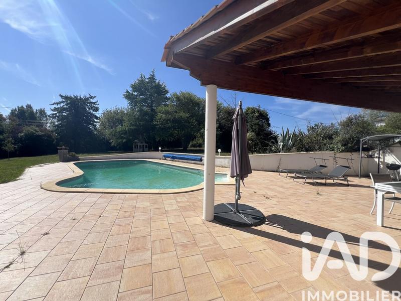 Maison - 162 m² - 9 pièces