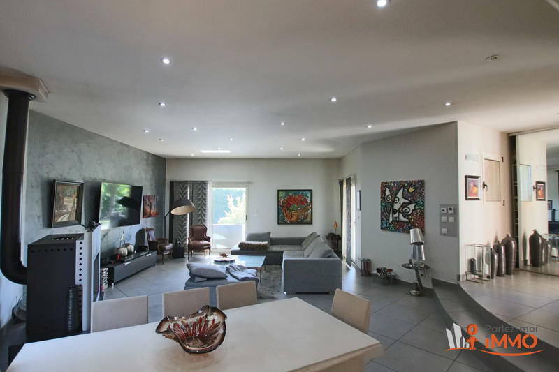 Maison - 200 m² - 6 pièces