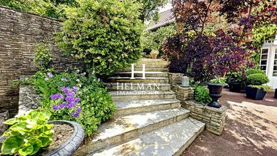 Maison - 360 m² - 15 pièces