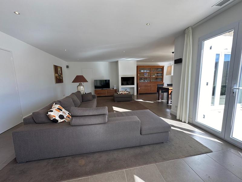 Maison - 212 m² - 6 pièces