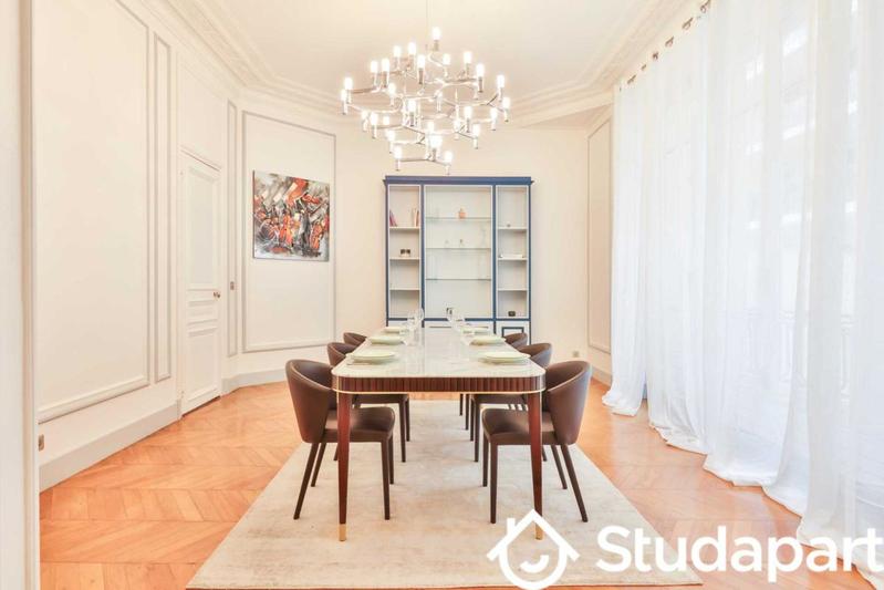 Appartement - 196 m² - 5 pièces