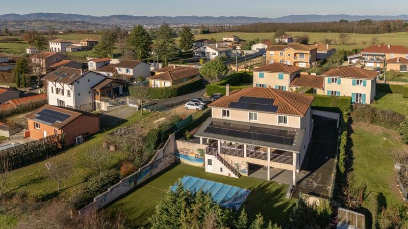 Propriété - 194 m² - 6 pièces