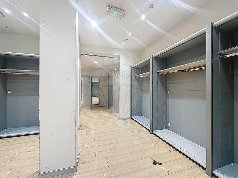 Local commercial - 136 m² - 2 pièces