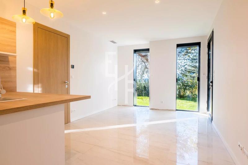 Maison - 493 m² - 7 pièces