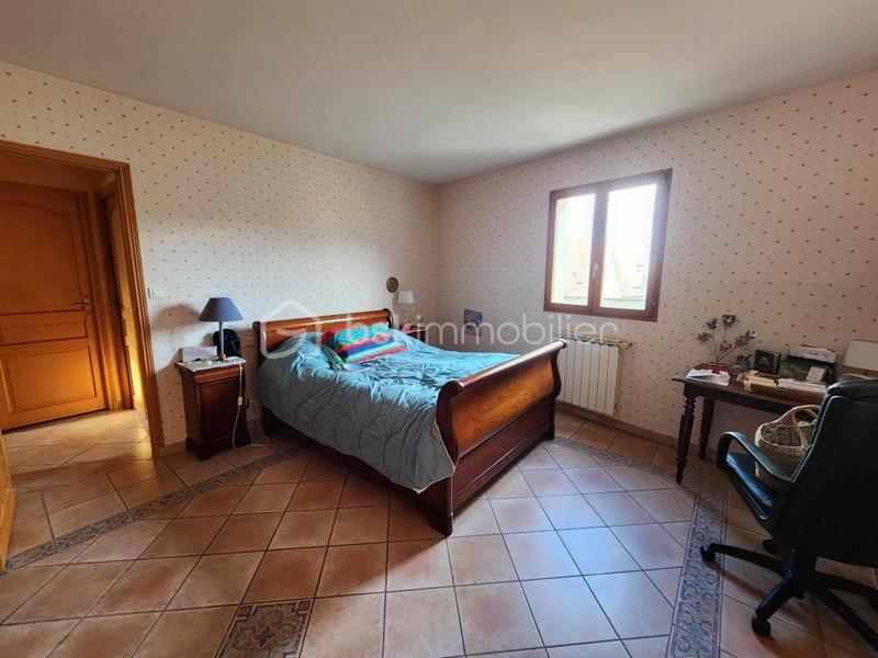 Maison traditionnelle - 230 m² - 7 pièces