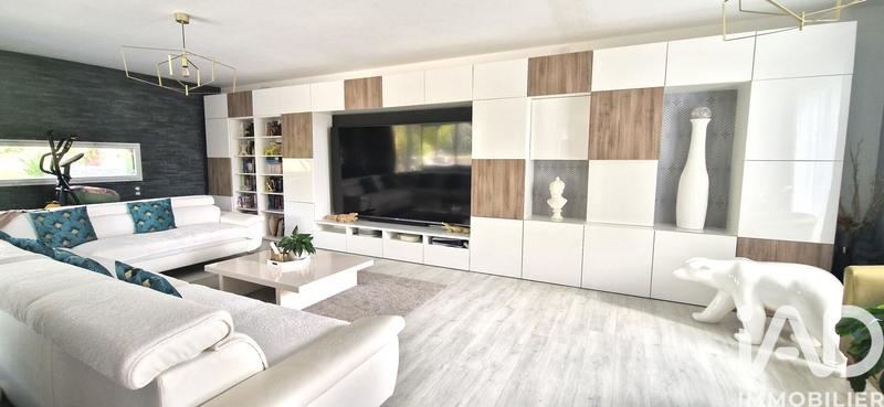 Maison - 220 m² - 5 pièces