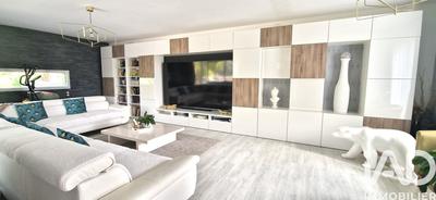 Maison - 220 m² - 5 pièces