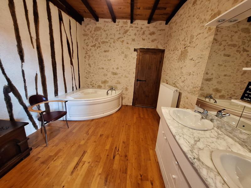 Maison - 360 m² - 14 pièces