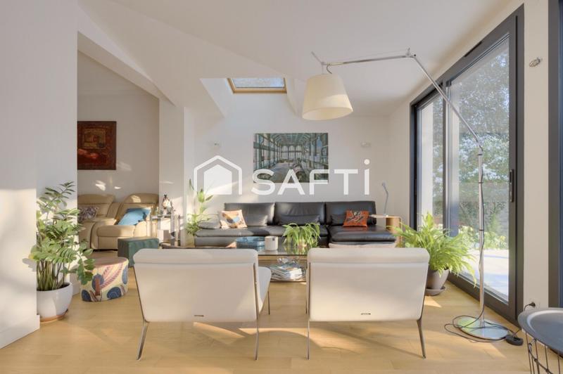 Maison - 200 m² - 8 pièces